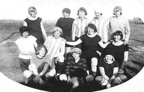 Fotbollsdamer i Bergkvara på 1920-talet